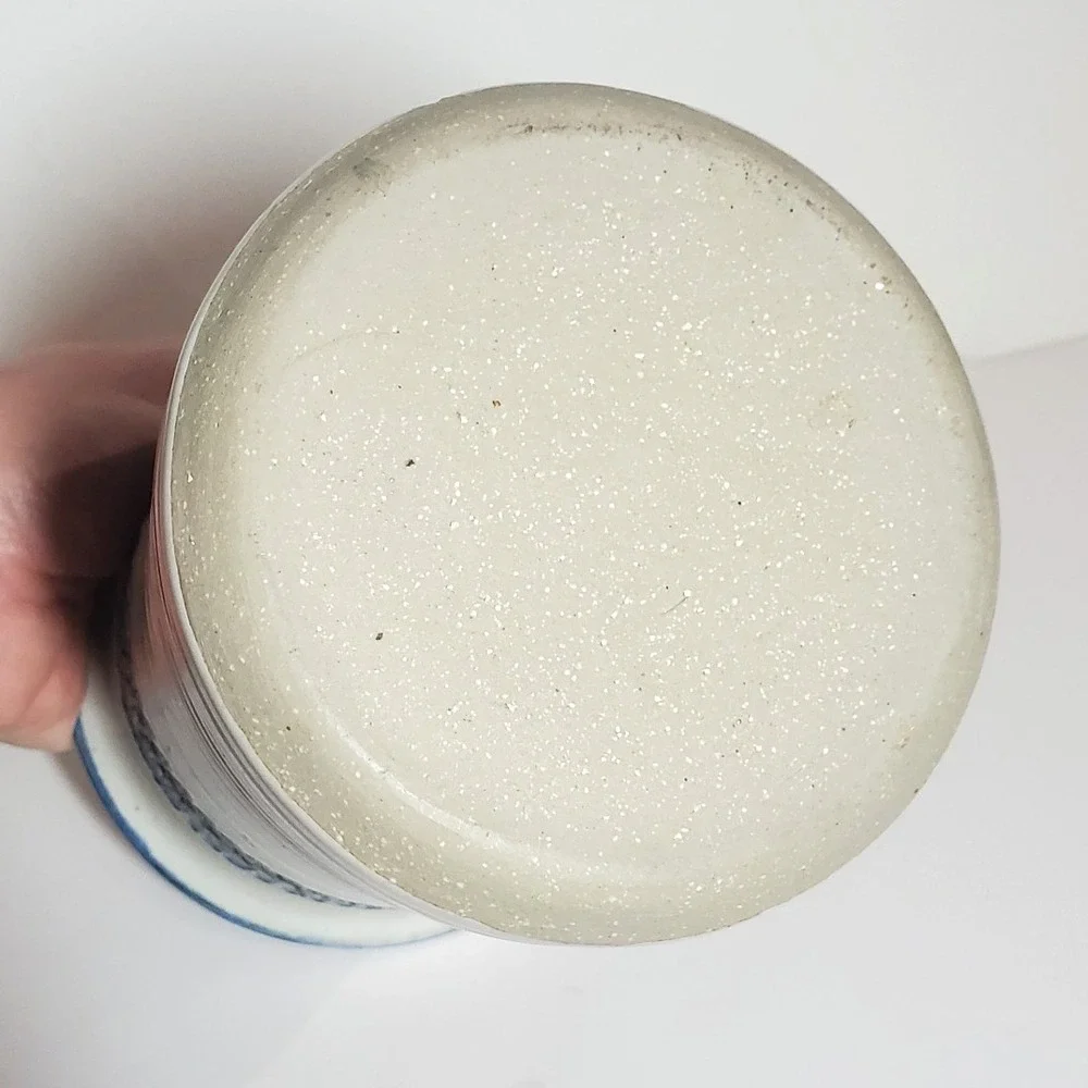 Pottery hand thrown utensil holder, white and blue, marked near base,‎ texture
